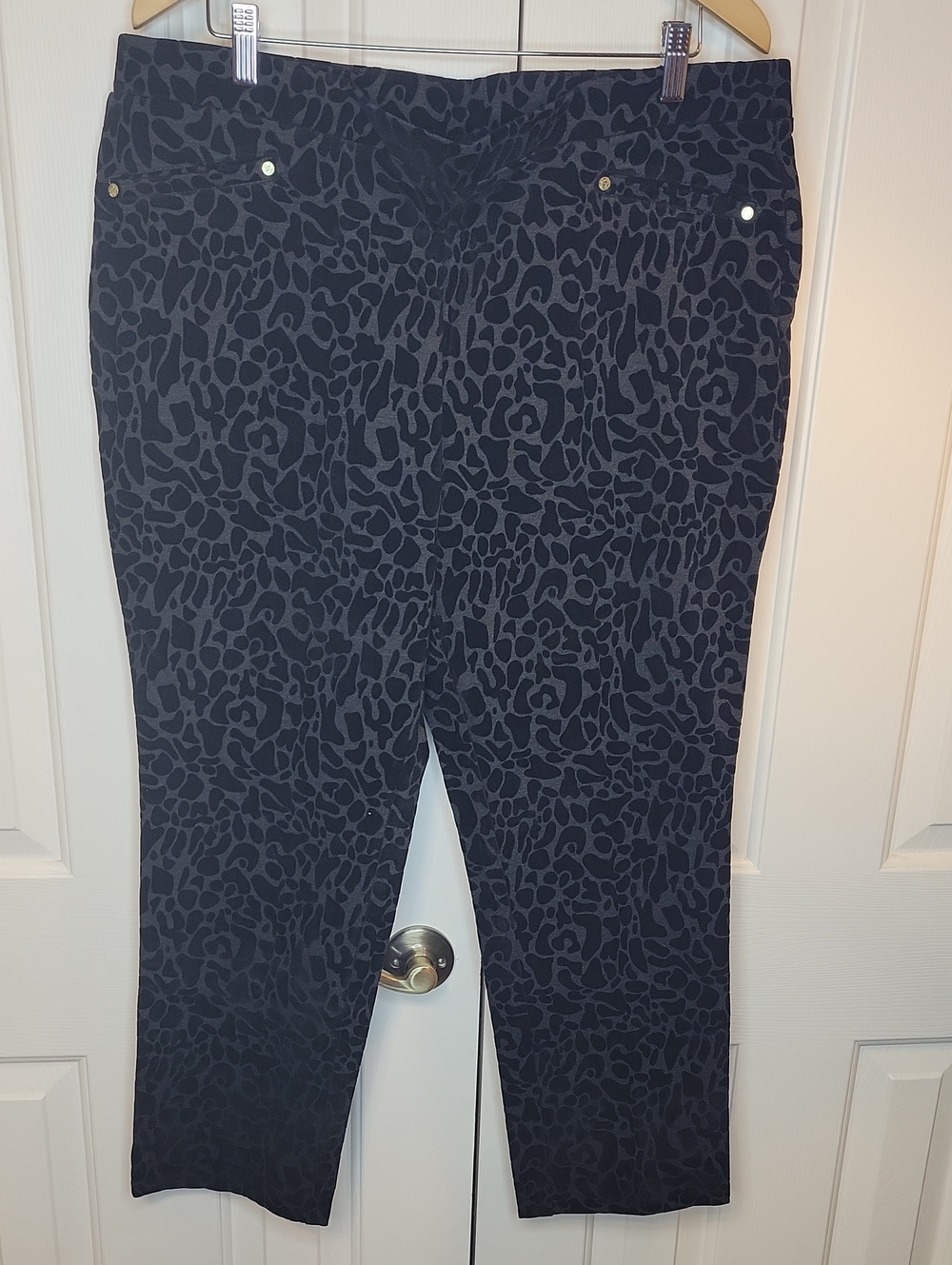 Anne Klein Black Animal-Print Straight Leg Pants
